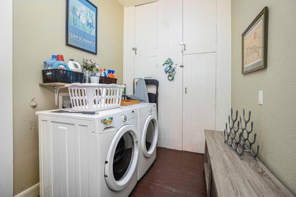 Beachy Bungalow! 2Bd, King Bed Galveston Zewnętrze zdjęcie