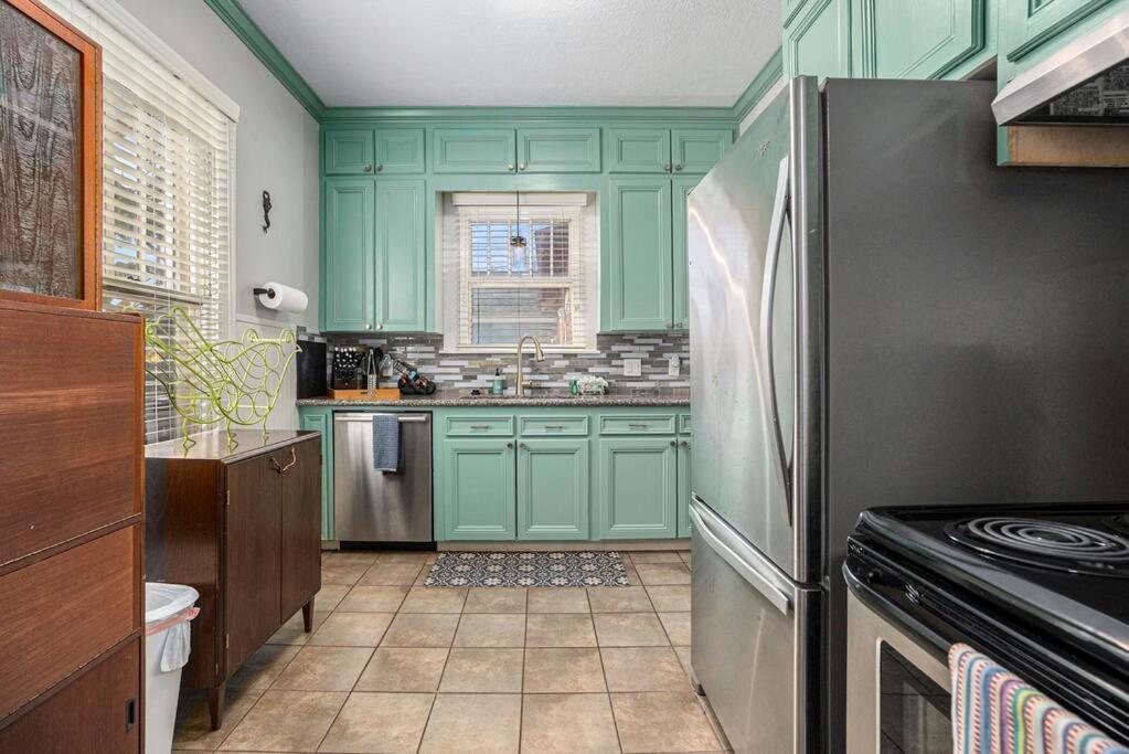 Beachy Bungalow! 2Bd, King Bed Galveston Zewnętrze zdjęcie