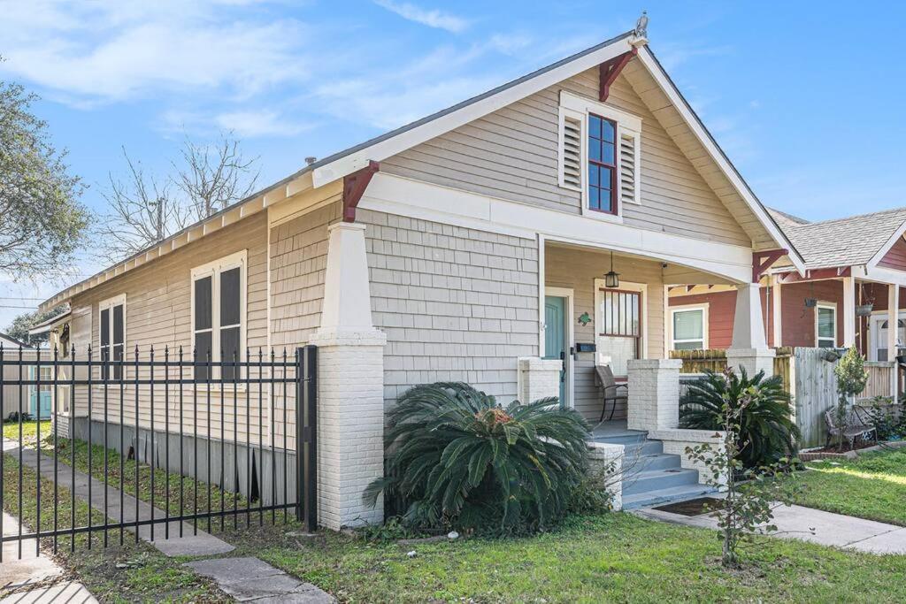 Beachy Bungalow! 2Bd, King Bed Galveston Zewnętrze zdjęcie