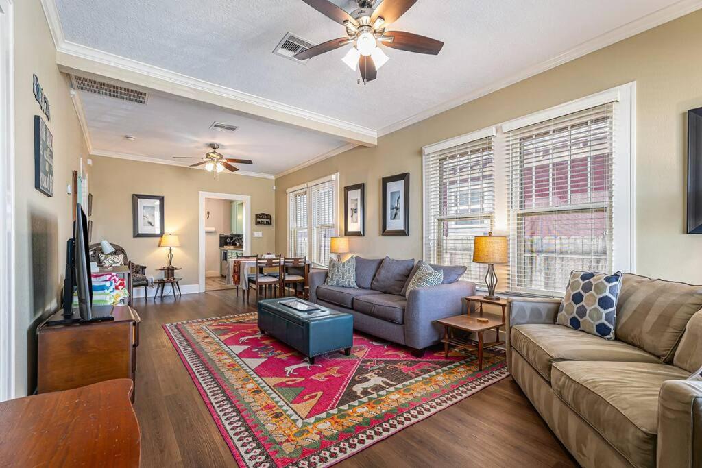 Beachy Bungalow! 2Bd, King Bed Galveston Zewnętrze zdjęcie